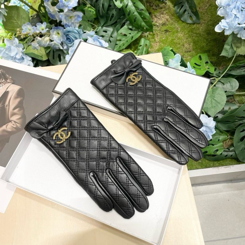 Chanel leather gloves